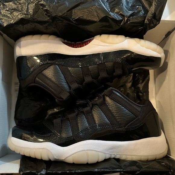 Air Jordan 11 Retro Low (GS), Black/ Gym Red/ White/ Sail